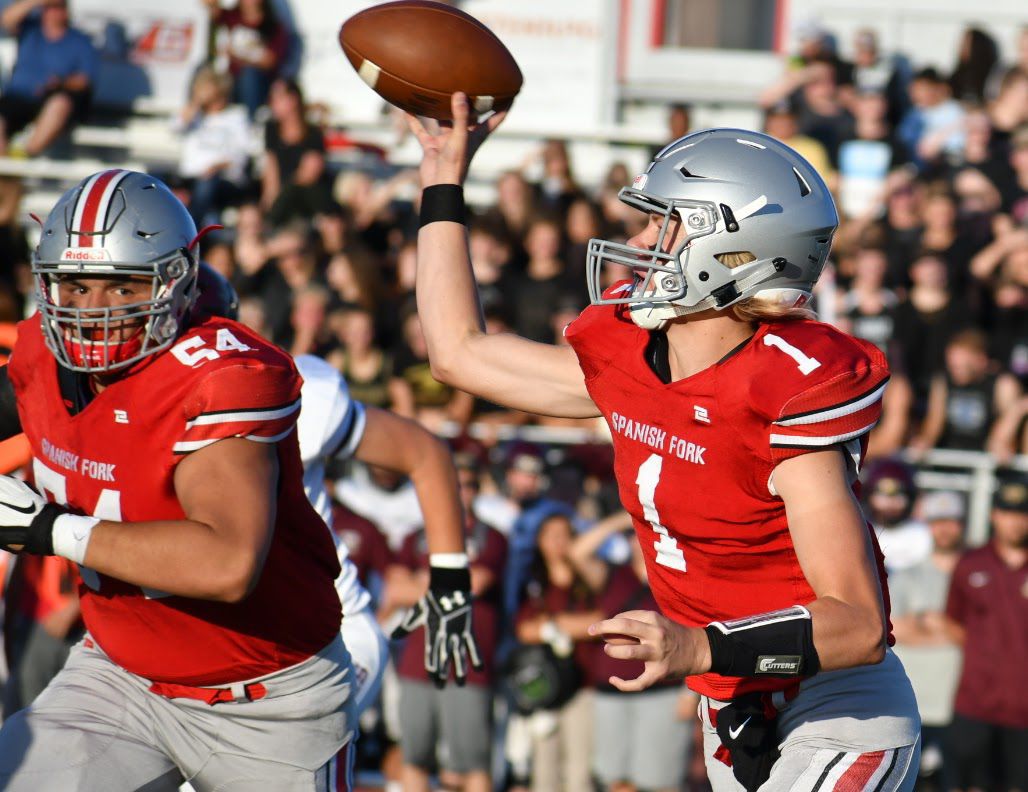 Spanish Fork football uses focusing on the moment to defeat rival Maple